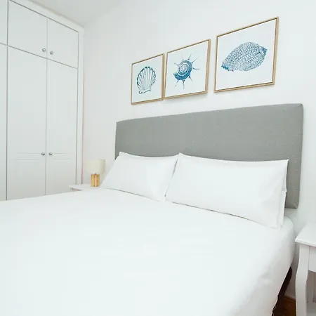 Elena - By Az Puerto del Carmen (Lanzarote)