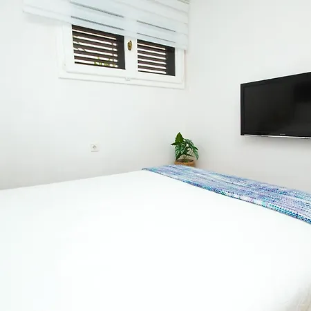 Elena - By Az Διαμέρισμα *